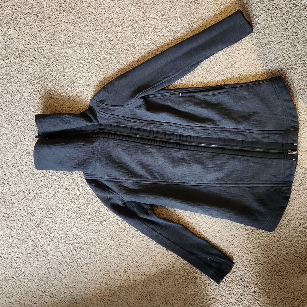 Lululemon Virasana Blanket Wrap. Heathered Black. Size 6.